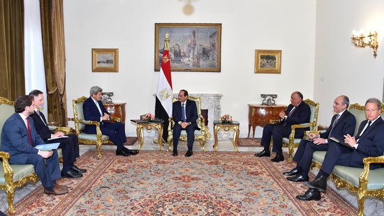 فى لقاء مع الرئيس..جون كيرى يرحب بدعوة السيسي لإحياء السلام ويصفه بالقائد 1 52016181915365السيسى-وجون-كيرى-(1)