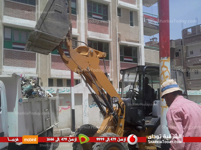 حملة نظافة لرفع القمامة من شوارع مدينة «القنايات» 1 hbb,j