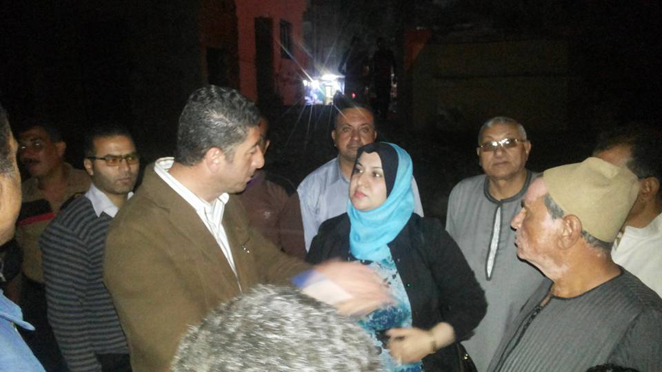 بالصور..النائبة إيمان خضر تبحث مشكلات قرية بهنباي بالزقازيق 4 النائبة إيمان خضر (3)