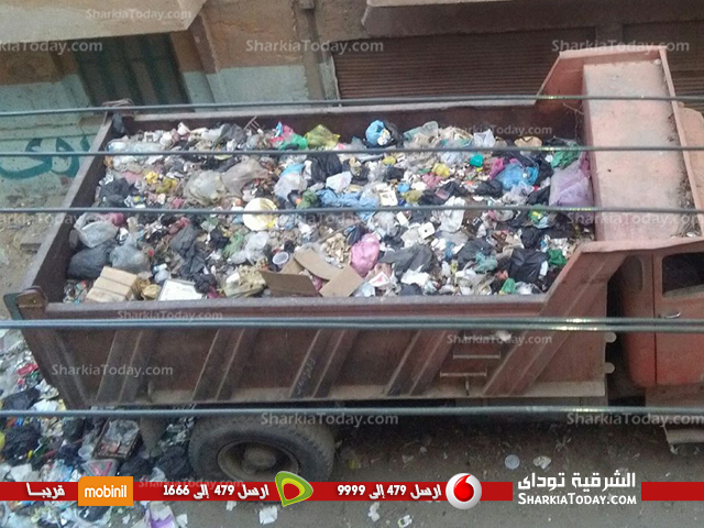 سيارة قمامة معطلة بشارع «حي الزهور» ببلبيس تسبب الأمراض للمواطنين 1 سيارة