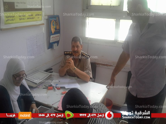 مأمور مركز شرطة القنايات يتفقد الحالة الأمنية بلجان امتحانات الشهادة الاعدادية 2 مأمور