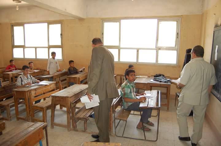 انتظام 126 ألف طالب وطالبة بحضور امتحانات نهاية العام للشهادة الإبتدائية بالشرقية 1 وكيل وزارة التربية بالشرقية يتفقد لجان امتحانات الشهادة الإبتدائية (1)