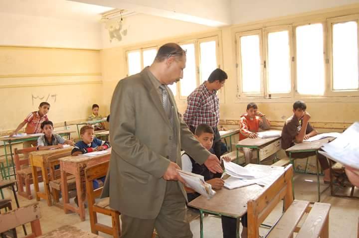 انتظام 126 ألف طالب وطالبة بحضور امتحانات نهاية العام للشهادة الإبتدائية بالشرقية 2 وكيل وزارة التربية بالشرقية يتفقد لجان امتحانات الشهادة الإبتدائية (2)
