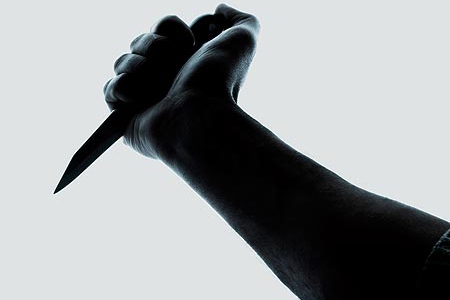 عاطل يقتل والده طعنًا بالسكين أثناء تناول السحور بالقاهرة 1 طعن-قتل-السكين
