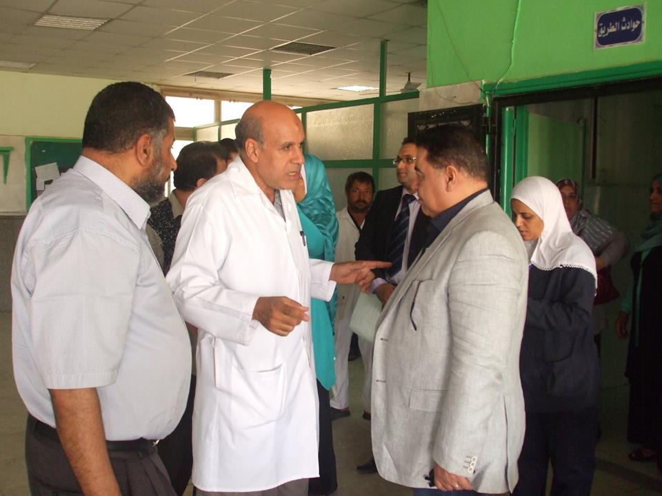 وكيل وزارة الصحة يتفقد مستشفى التأمين الصحي بالعاشر من رمضان 2 13418989_1162386733806365_1261134672053637150_n