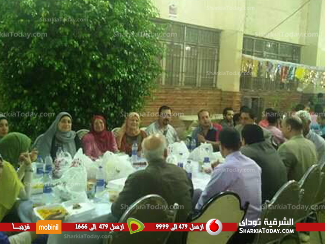 بالصور..أسرة «أصدقاء زويل» تنظم إفطار جماعي بصيدلة الزقازيق 1 3