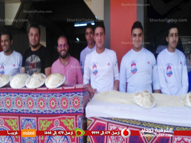 بالصور.. إقبال مواطني فاقوس على «الكنافة و القطايف» في رمضان 3 44