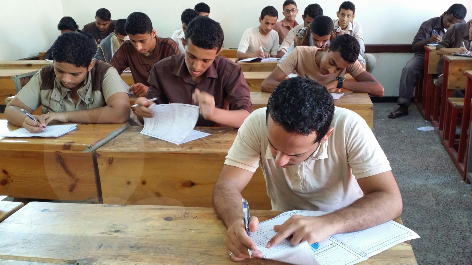 تسريب امتحاني الأسباني والإيطالي بعد 15 دقيقة من بدء الامتحان 14 الثانوية العامة 2016