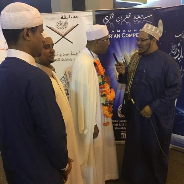 تكريم القارئ عبد الفتاح الطاروطى في المسابقة الدولية للقرآن الكريم بماليزيا‏ 2