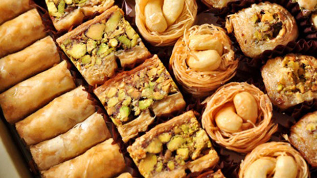 ١٠ نصائح ذكية لتناول حلويات رمضان دون زيادة وزنك