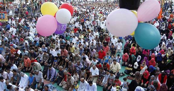 دار الإفتاء : ينبغي مراعاة هذه السلوكيات أثناء صلاة العيد 1 صلاة-العيد-1-575x300