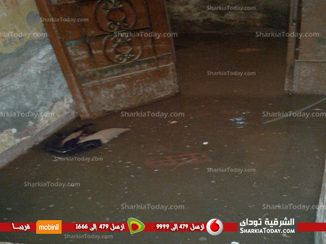 «كفر الحصر» بالزقازيق تغرق في مياه الصرف الصحي 1 «كفر الحصر» بالزقازيق تغرق في مياه الصرف الصحي