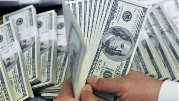سعر الدولار يستقر بالسوق السوداء