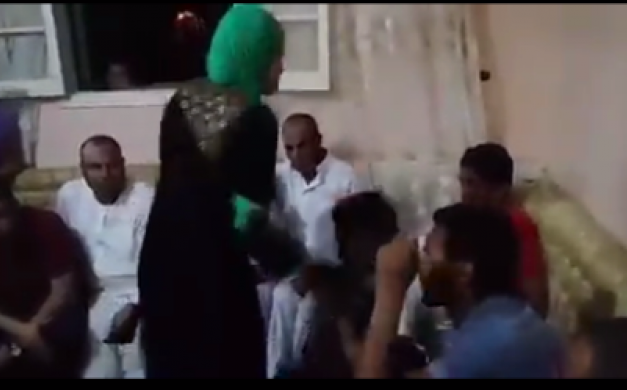 فتاة تنتقم من 3 شباب شوهوا سمعتها