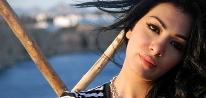 ميريهان حسين تطلب من جمهورها الدعاء لابن إيهاب فهمي