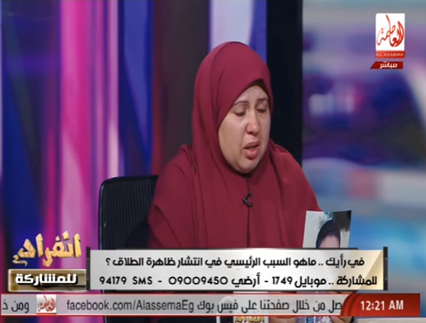 والدة طفل مختطف تبكى على الهواء انا بعت اللى وراى واللى قدامى 1 والدة طفل مختطف تبكى على الهواء انا بعت اللى وراى واللى قدامى عشانه