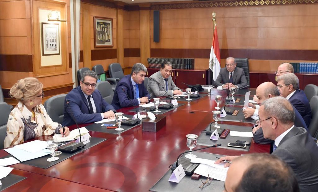اجتماع رئيس الحكومة حول دعم مرشحة مصر لمنصب مدير عام اليونسكو، 15 أغسطس 2016.