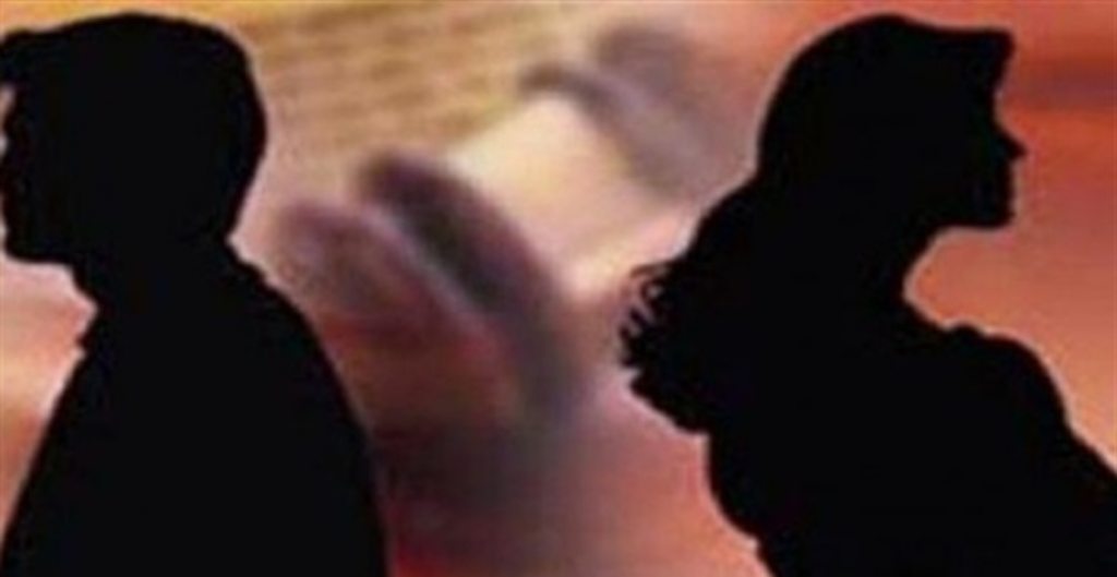 بالفيديو .. سيدة تحكي تفاصيل اعتداء زوجها عليها بـ«ماء نار»