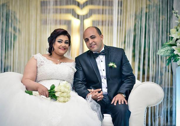 بالصور.. الحقيقة وراء العروس التي غسلت قدمي عريسها في الكوشة 2 2016_8_15_11_56_1_900