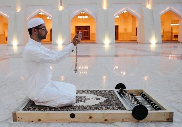 بالصور.. آلة مبتكرة تقيس درجة الخشوع أثناء الصلاة 5 2016_8_27_14_48_5_920