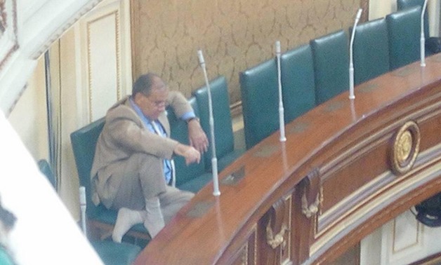 رواد فيس بوك ينشرون صورة للنائب حمدى السيسى: قاعد مربع 1 52101
