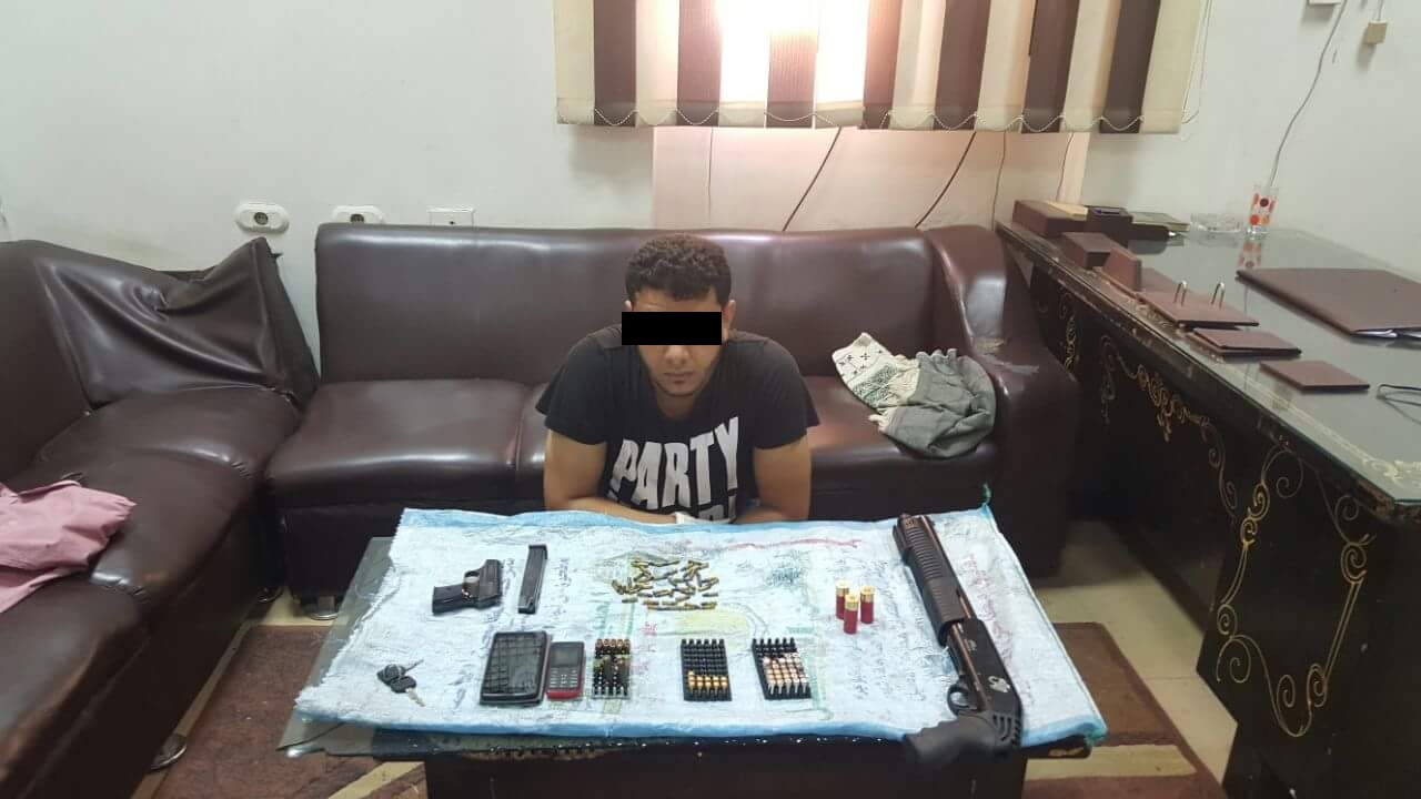 ضبط صاحب مصنع بحوزته أسلحة نارية بالزقازيق 1 received_1028327027249316