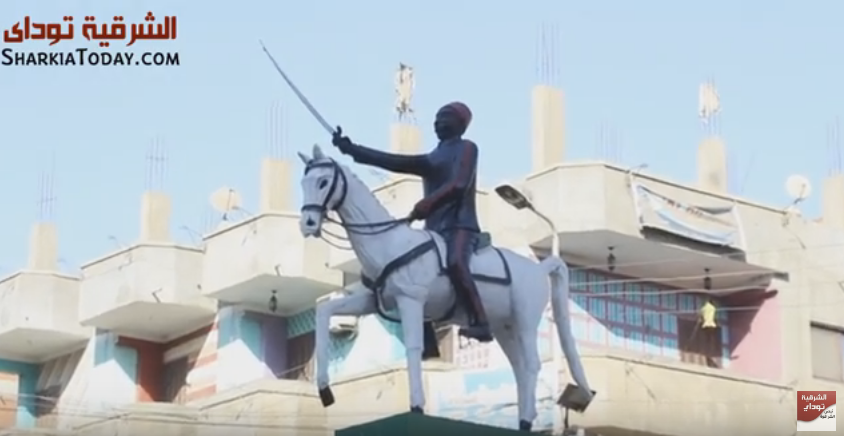 المحافظة تحول تمثال عرابي من اللون الأخضر للأسود