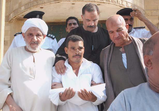 بالصور..الكفن ينهي ثأر الأربع سنوات بين عائلتين بالصف 27 بالصور..الكفن ينهي ثأر الأربع سنوات بين عائلتين بالصف