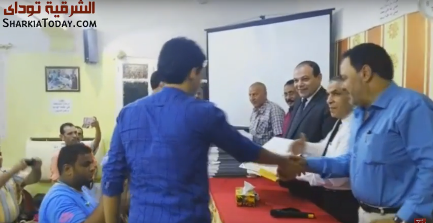 بالفيديو .. إدارة أبو كبير التعليمية تكرم أوائل الثانوية العامة 23 بالفيديو .. إدارة ابوكبير التعليمية تكرم أوائل الثانوية العامة