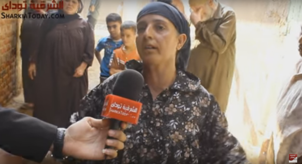 بالفيديو .. قرية السعديين بمنيا القمح تغرق في مياه الصرف الصحي‏ (3)
