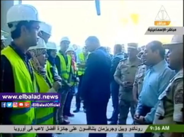 السيسي لطلبة هندسة بمشروع أنفاق قناة السويس: البلاد مبتتبنيش بالكلام 4 بالفيديو.. الرئيس يفاجئ طالب هندسة ضاحكًا عايز تقول إيه.. عبر عن رأيك