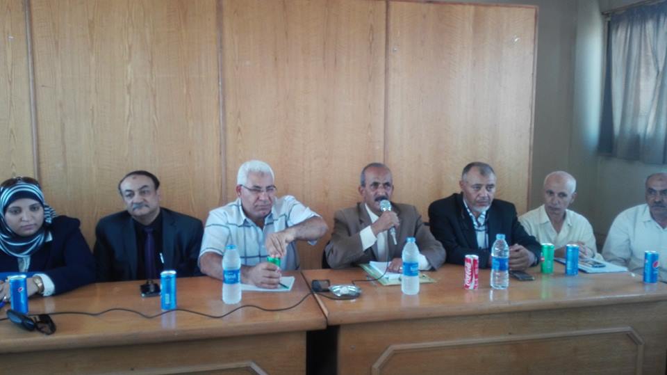 رئيس مدينة منيا القمح يناقش المواطنين في مشاكل الري