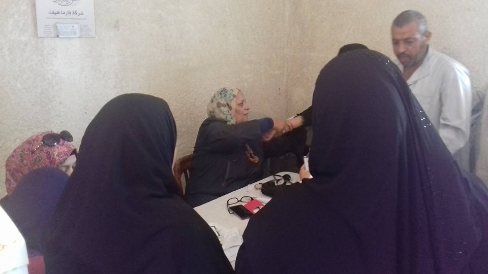 قافلة جامعة الزقازيق الطبية بقرية الحلمية بأبو حماد