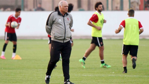 مصطفي يونس : الأهلي لايقف على الألتراس لأنه عالمي 3 مصطفي يونس الأهلي لايقف على الألتراس لأنه عالمي