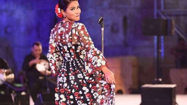 ميدو عن فستان شيرين ده من الشواربي