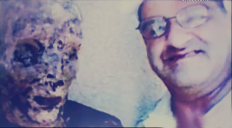 نبش قبر أمه