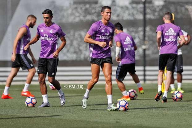 بالصور .. رونالدو يعود للتدريبات الجماعية في ريال مدريد 3 10818578621473104979 (1)
