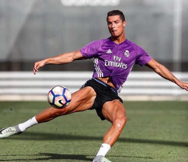 بالصور .. رونالدو يعود للتدريبات الجماعية في ريال مدريد 2 1662256241473105019