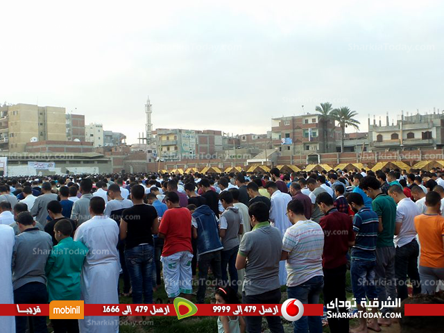 آلاف المصلين يؤدون صلاة العيد بملعب مدينة القنايات 1 %d8%a2%d9%84%d8%a7%d9%81-%d8%a7%d9%84%d9%85%d8%b5%d9%84%d9%8a%d9%86-%d9%8a%d8%a4%d8%af%d9%88%d9%86-%d8%b5%d9%84%d8%a7%d8%a9-%d8%a7%d9%84%d8%b9%d9%8a%d8%af-%d8%a8%d9%85%d9%84%d8%b9%d8%a8-%d9%85%d8%af