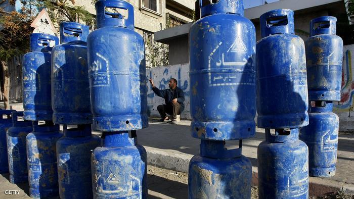 ضبط 78 أسطوانة غاز بمخزن سري بالحسينية 1 A Palestinian man sits with cylinders of cooking gas, smuggled into the Gaza Strip from Egypt through a tunnel, that he is selling on a street in Gaza city on December 6, 2008. Israel allowed some humanitarian aid into the Gaza Strip last week, easing the month-old closure it imposed on the Hamas-ruled territory after a surge in violence. Despite this there are still shortages of basic supplies like cooking gas. AFP PHOTO/MAHMUD HAMS (Photo credit should read MAHMUD HAMS/AFP/Getty Images)