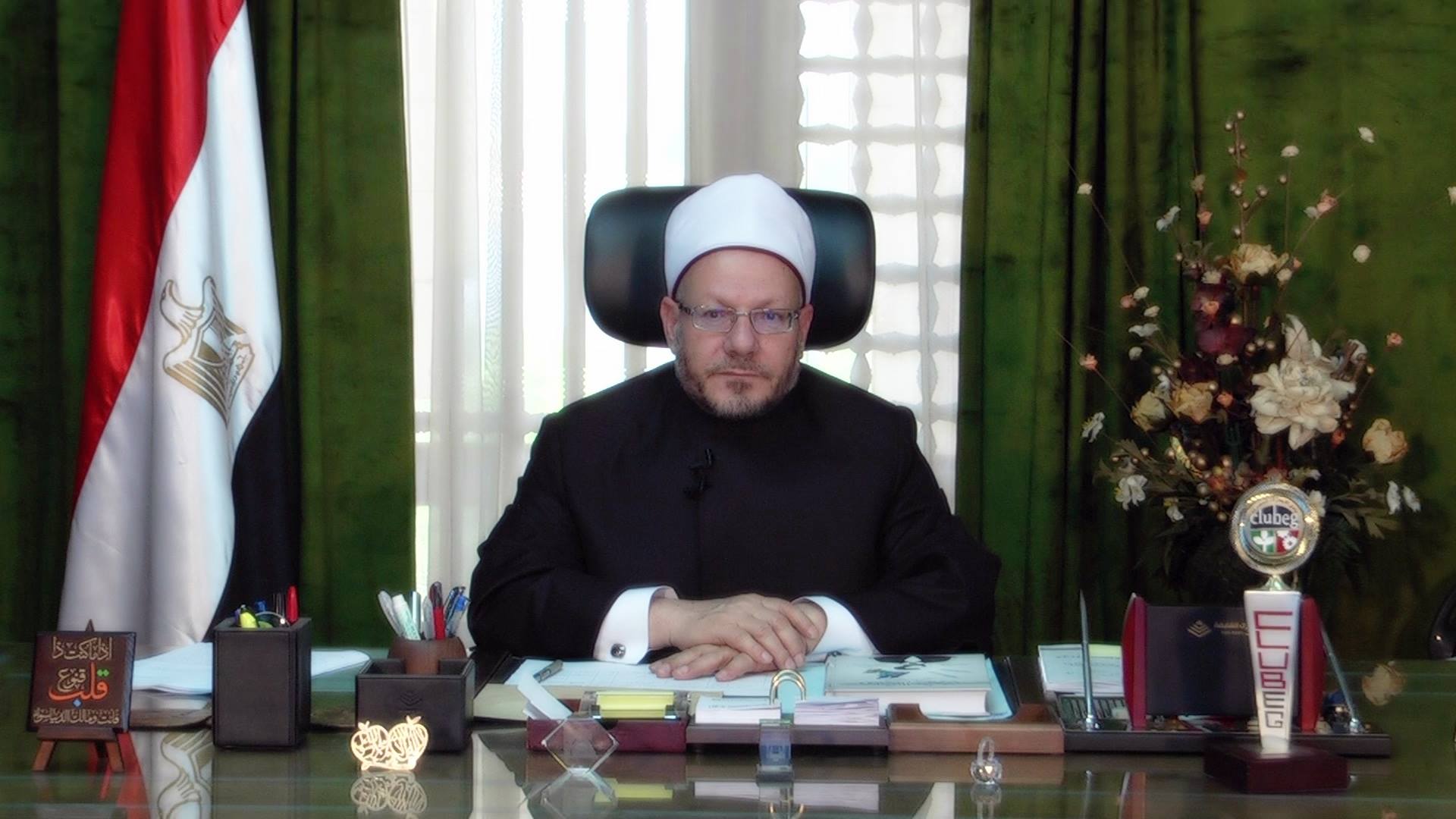 المفتى لبس الرجال للساعة والخاتم المرصعين بالذهب جائز شرعا