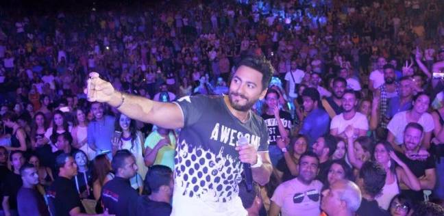 الموسيقيين تغرم تامر حسني 12 ألف بسبب عدم الحصول على تصريح غناء