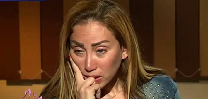 بالفيديو.. ريهام سعيد تتعرض لموقف محرج على الهواء بسقوط شعرها المستعار 15 بالفيديو.. ريهام سعيد تتعرض لموقف محرج على الهواء بسقوط شعرها المستعار