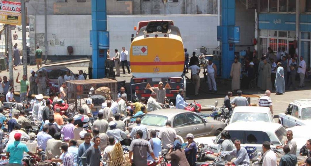 بوادر أزمة نقص سولار وبنزين في محطات الوقود بالمنيا