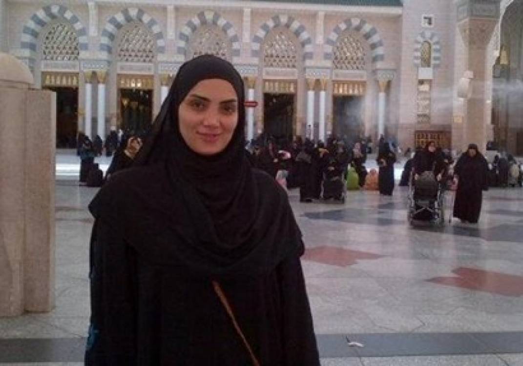 حورية فرغلى تغادر القاهرة لأداء مناسك الحج