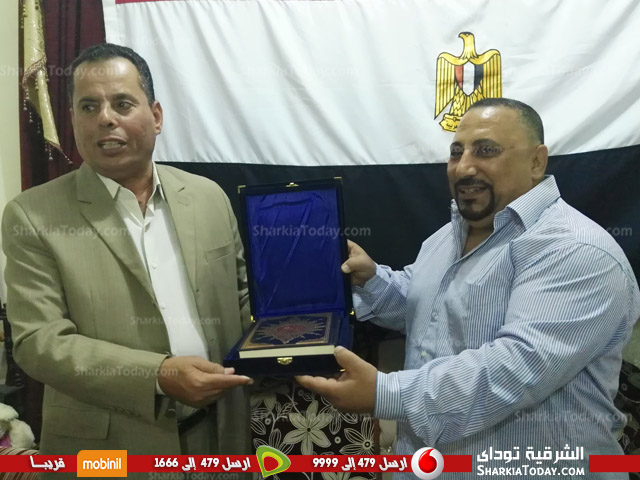 رئيس مدينة فاقوس يكرم الكابتن «ماهر عزت» مدرب منتخب مصر 1 %d8%b1%d8%a6%d9%8a%d8%b3-%d9%85%d8%af%d9%8a%d9%86%d8%a9-%d9%81%d8%a7%d9%82%d9%88%d8%b3-%d9%8a%d9%83%d8%b1%d9%85-%d8%a7%d9%84%d9%83%d8%a7%d8%a8%d8%aa%d9%86-%d9%85%d8%a7%d9%87%d8%b1-%d8%b9%d8%b2