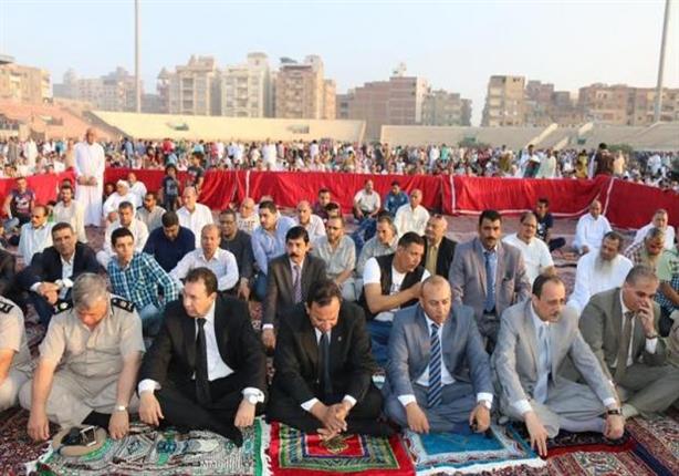 صور سابقة لمحافظ المنوفية تكذّب بيانه بشأن حاجز صلاة العيد