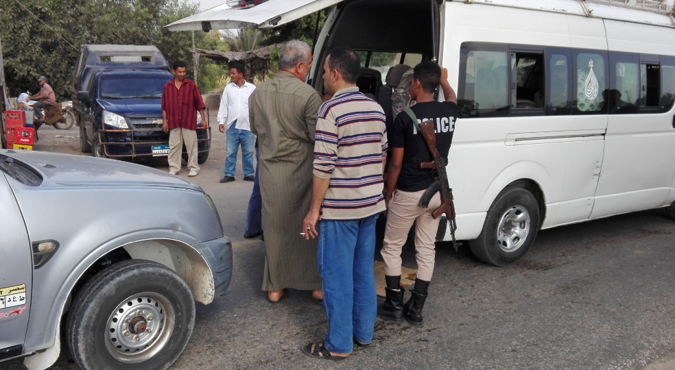 ضبط عاطلين بحوزتهما 3 لفافات بانجو بمنشأة أبو عمر 1 ضبط عاطلين بحوزتهما 3 لفافات بانجو بمنشأة أبو عمر