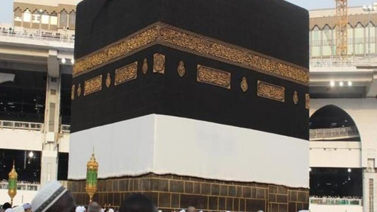 ما الهدف وراء رفع أستار الكعبة في موسم الحج