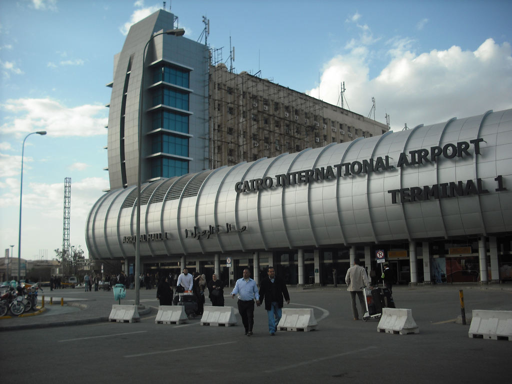 نائبان بالبرلمان يثيران أزمة بمطار القاهرة بعد رفضهما التفتيش وخلع الأحذية 20 نائبان بالبرلمان يثيران أزمة بمطار القاهرة بعد رفضهما التفتيش وخلع الأحذية 3